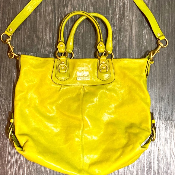 Coach leather Green bag with gold hardware. - Picture 2 of 7